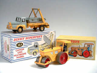 Lot 727 - DINKY TOYS FRANCE (2)