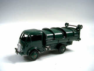 Lot 680 - DINKY TOYS FRANCE (1)