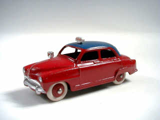 Lot 697 - DINKY TOYS (FRANCE) (1)