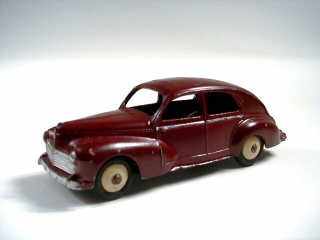 Lot 696 - DINKY TOYS (FRANCE) (1)