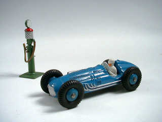 Lot 679 - DINKY TOYS FRANCE (2)