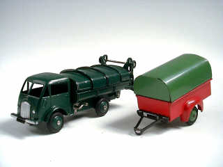Lot 682 - DINKY TOYS FRANCE (2)