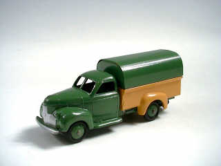 Lot 685 - DINKY TOYS FRANCE (1)