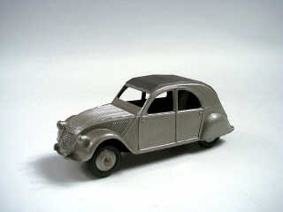 Lot 693 - DINKY TOYS (FRANCE) (1)