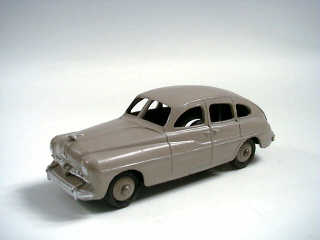 Lot 694 - DINKY TOYS FRANCE (1)