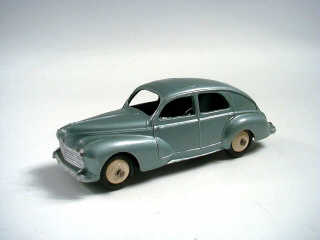 Lot 695 - DINKY TOYS (FRANCE) (1)