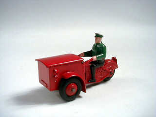 Lot 684 - DINKY TOYS FRANCE (1)