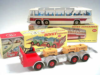 Lot 544 - DINKY TOYS (GB) (2)