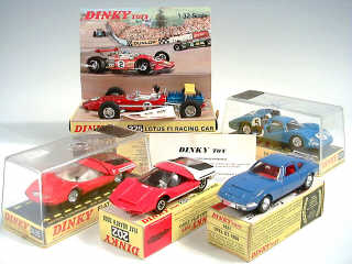 Lot 592 - DINKY TOYS (5)