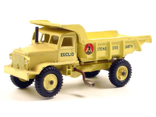 Lot 221 - DINKY TOYS GB (1)