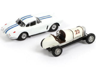 Lot 257 - DIVERS (2)