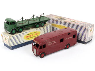 Lot 263 - DINKY TOYS (GB) (2)