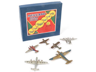 Lot 327 - DINKY TOYS (FRANCE) (6)