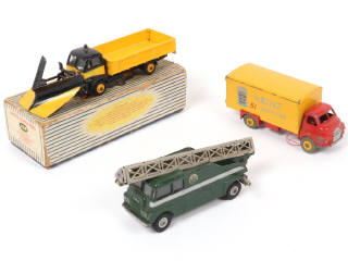Lot 267 - DINKY TOYS (GB) (3)