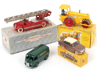 Lot 318 - DINKY TOYS (FRANCE) (4)