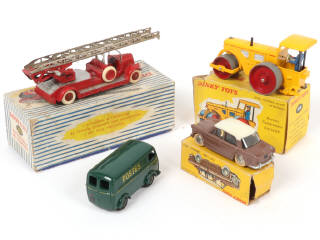 Lot 318 - DINKY TOYS (FRANCE) (4)
