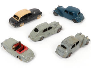 Lot 325 - DINKY TOYS (FRANCE) (5)