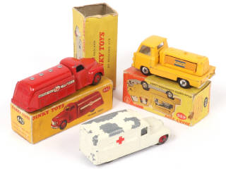 Lot 262 - DINKY TOYS (GB) (3)