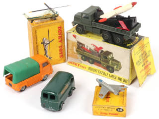 Lot 323 - DINKY TOYS (FRANCE) (5)