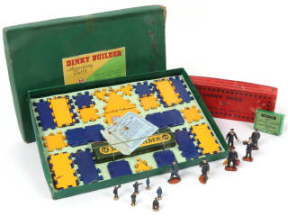 Lot 13 - DINKY TOYS (13)