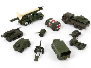 Lot 241 - DINKY TOYS (11)