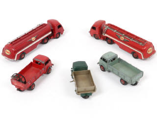 Lot 322 - DINKY TOYS (FRANCE) (5)