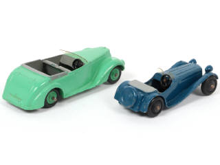 Lot 258 - DINKY TOYS (GB) (2)
