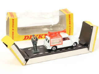 Lot 252 - DINKY TOYS (GB) (1)