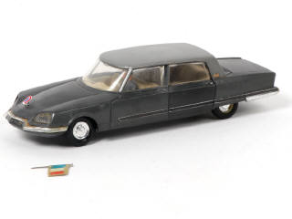 Lot 184 - DINKY TOYS (FRANCE) (1)