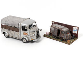 Lot 60 - DIVERS (2)