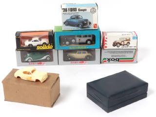 Lot 103 - DIVERS (9)