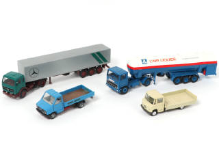 Lot 83 - DIVERS (4)