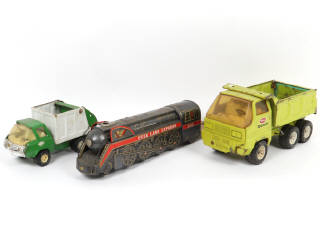 Lot 35 - DIVERS (3)