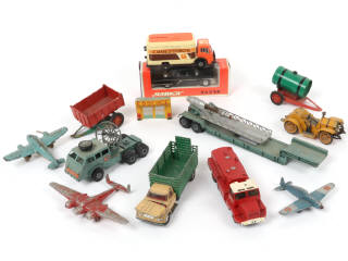 Lot 137 - DIVERS (12)