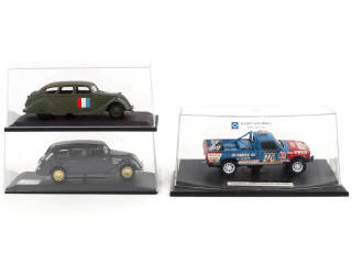 Lot 24 - DIVERS (3)