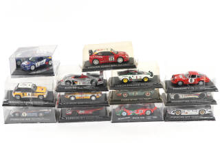 Lot 42 - DIVERS (13)