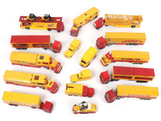 Lot 8 - DIVERS (18)