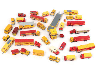 Lot 11 - DIVERS (36)