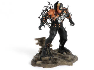 Lot 216 - DIAMOND SELECT TOYS (USA) (2)