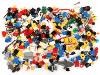 Lot 145 - LEGO (DANEMARK) (1)