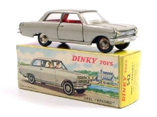 Lot 654 - DINKY TOYS FRANCE (1)