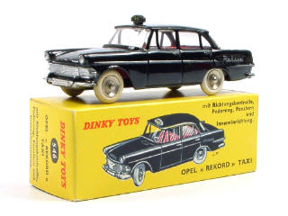 Lot 592 - DINKY TOYS FRANCE (1)