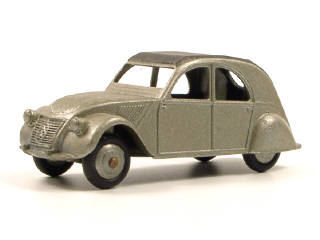 Lot 558 - DINKY TOYS (FRANCE) (1)