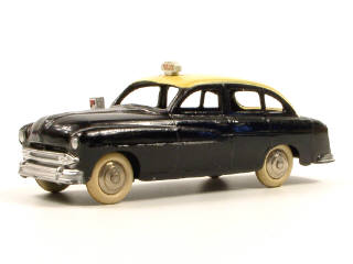 Lot 580 - DINKY TOYS FRANCE (1)