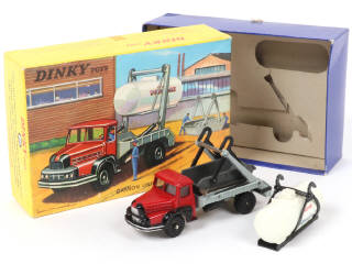 Lot 613 - DINKY TOYS (FRANCE) (1)