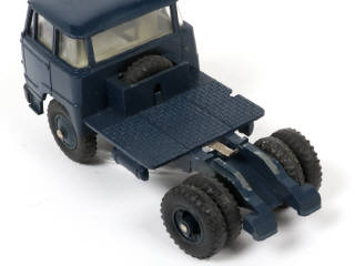 Lot 614 - DINKY TOYS (FRANCE) (1)