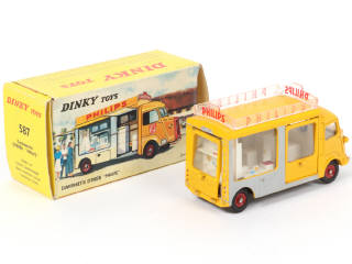 Lot 590 - DINKY TOYS (FRANCE) (1)