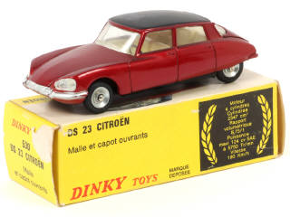 Lot 565 - DINKY TOYS (FRANCE) (1)