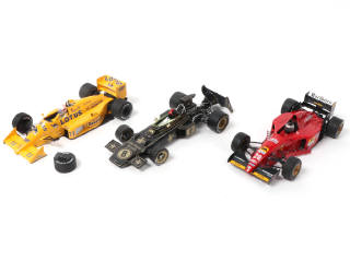 Lot 31 - DIVERS (3)