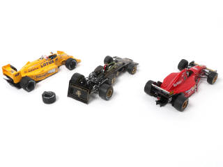 Lot 31 - DIVERS (3)